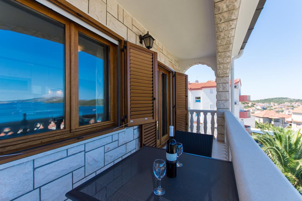 Apartments Bisera Трогир Екстериор снимка