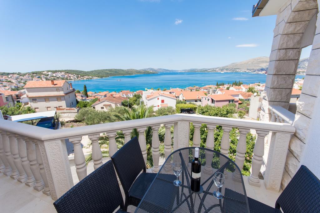 Apartments Bisera Трогир Екстериор снимка