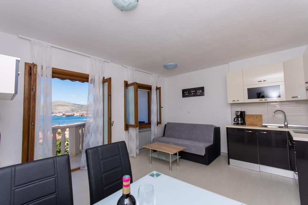 Apartments Bisera Трогир Екстериор снимка