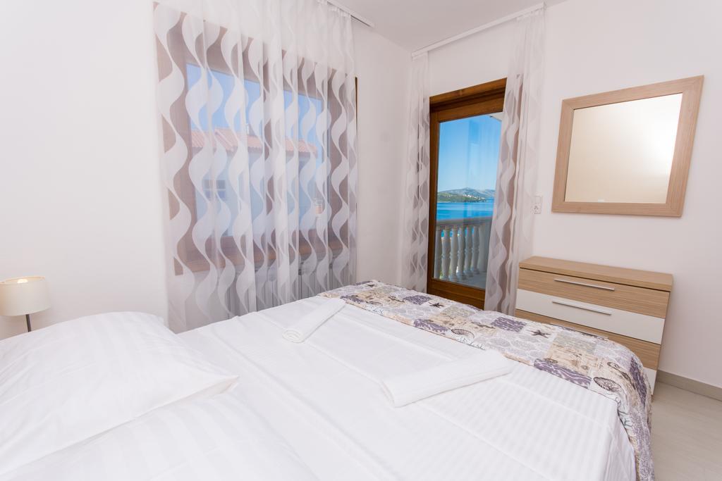 Apartments Bisera Трогир Екстериор снимка